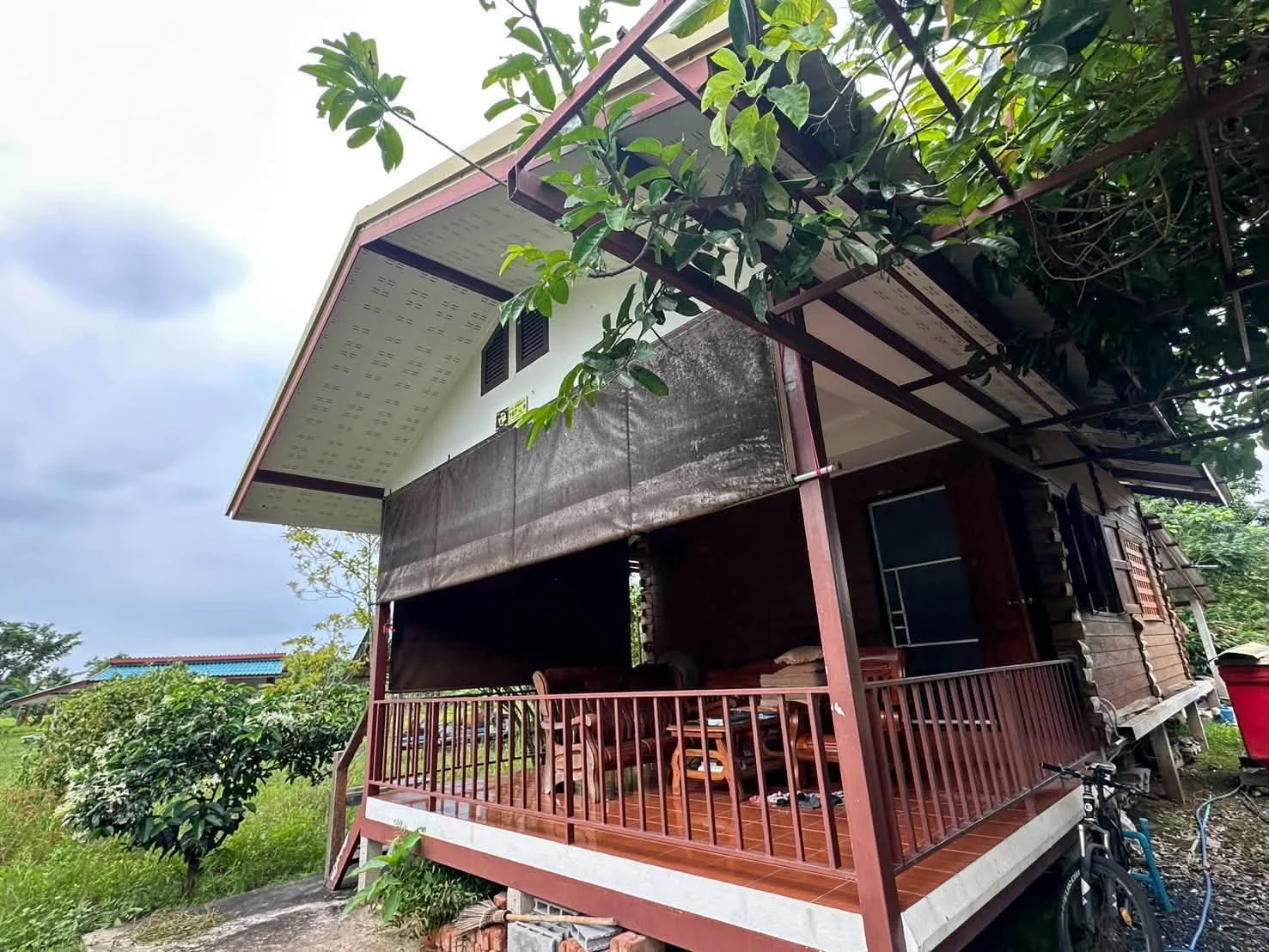 ขายบ้านพร้อมสวนผลไม้ ทำเลท่องเที่ยวนครนายก! จาก 2.5 ล้านบาท ลดเหลือเพียง 1.8 ล้านบาทเท่านั้น! ภาพที่ 4