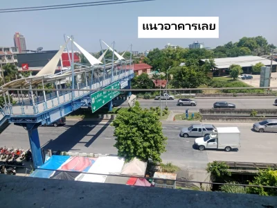 ขายตึกแถวหรืออาคารพาณิชย์ริมถนนสุขุมวิทเลย อาคารเล่นระดับ ทุกชั้น มีชั้นลอยต่างหาก อาคาร 4.5 ชั้น (แบ่งเป็น 2.5 ชั้น สวยเล่นระดับทุกชั้น (5 ห้อง Rooms หน้าหลัง) + พร้อมมีชั้นลอยต่างหาก + ชั้น 1 เนื้อที่เยอะรวมพื้นที่ใช้สอยเยอะทำเลเด่น หน้าซอย สุขุมวิทซอย 1 ชลบุรี และเลยไปนิดเดียวเป็นถนนลงหาดบางแสนเลย