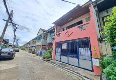 ขายทาวน์เฮ้าส์ ซอยลาดพร้าววังหิน 37 ลาดพร้าว กรุงเทพ เนื้อที่ 21 ตร.ว. 2 ชั้น 2 นอน 3 น้ำ