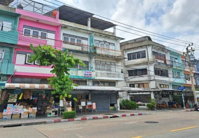 ขายอาคารพาณิชย์ ติดถนนลาดพร้าววังหิน ลาดพร้าว กรุงเทพ เนื้อที่ 32 ตร.ว. 1 คูหา 3 น้ำ