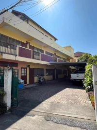 ขายที่ดินใจกลางมือ ในคูเมือง126ตรว 19 ล้าน พน้อมโอน เดินทางง่าย ใกล้ตลาด และโซนท่องเที่ยว โซนเดียวกับช้างม่อย และประตูท่าแพ เนื้อที่ 126 ตรว. -บ้าน2ชั้น 1หลัง   4ห้องนอน 2ห้องน้ำ  -หอพัก 3ชั้น 10ห้อง ชั้น3เป็นด้านฟ้ามีห้องเก็บของ โทร/id line 0903179683