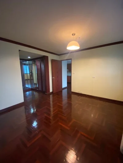 ขายคอนโดห้องใหญ่ ใจกลางอโศก ใกล้ BTS + สวนเบญฯ เป็นส่วนตัว เหมาะอยู่เองหรือปล่อยเช่า โทร 095-5647444