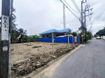 ขายที่ดินใกล้ม.กรุงเทพธนบุรี 61 ตรว ติดถนนสาธารณะ ถมแล้ว+ล้อมรั้วลวดหนาม ซ.ทวีวัฒนา-กาญจนาภิเษก 22 ตลิ่งชัน กทม.
