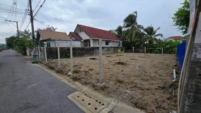 ขายที่ดินใกล้ม.กรุงเทพธนบุรี 61 ตรว ติดถนนสาธารณะ ถมแล้ว+ล้อมรั้วลวดหนาม ซ.ทวีวัฒนา-กาญจนาภิเษก 22 ตลิ่งชัน กทม.