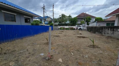 ขายที่ดินใกล้ม.กรุงเทพธนบุรี 61 ตรว ติดถนนสาธารณะ ถมแล้ว+ล้อมรั้วลวดหนาม ซ.ทวีวัฒนา-กาญจนาภิเษก 22 ตลิ่งชัน กทม.