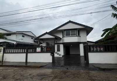 ขายและให้เช่าบ้านเดี่ยว หมู่บ้านสวนพงษ์เพชร ซอยแจ้งวัฒนะ 43 เนื้อที่ 56 ตร.ว. 2 ชั้น 3 นอน 2 น้ำ