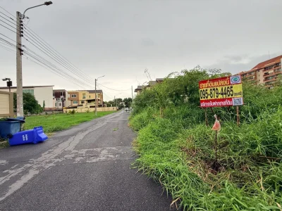ขายด่วนที่ดินใกล้เซ็นทรัลแจ้งวัฒนะ 95 ตรว ติดถนนสาธารณะ ถมแล้ว ซ.หมู่บ้านสี่ไชยทอง 29/5 ปากเกร็ด นนทบุรี
