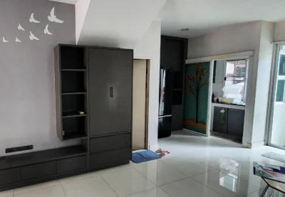 ขายทาวน์เฮ้าส์ หมู่บ้านกลางเมือง พิบูลสงคราม เนื้อที่ 28.3 ตร.ว. 3 ชั้น 3 นอน 3 น้ำ