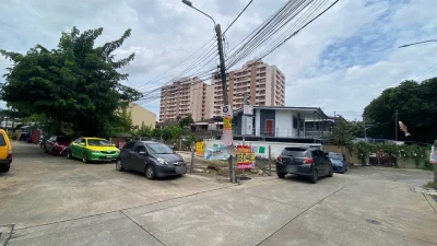 ขายด่วนที่ดินถมแล้ว 40 ตรว ติดถนนคอนกรีตสาธารณะ 2 ด้าน แปลงมุม ซ.ประชานุกูล 3 ซอย 1 บางซื่อ กรุงเทพฯ