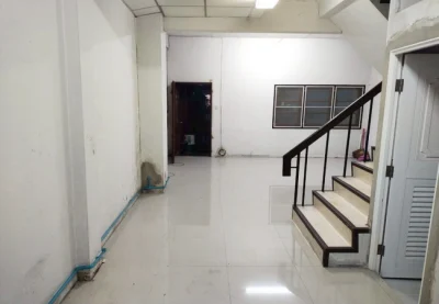 ขายทาวน์เฮ้าส์ หมู่บ้านรินทร์ทอง รามคำแหง 190 เนื้อที่ 22.5 ตร.ว. 3 ชั้น 4 นอน 3 น้ำ