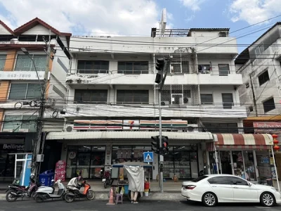ขายด่วน! อาคารพาณิชย์ 3.5 ชั้น พร้อมผู้เช่า ทำเลทองแบริ่ง ตรงข้าม รร.เซนต์โยเซฟ โทร 092-830-9541