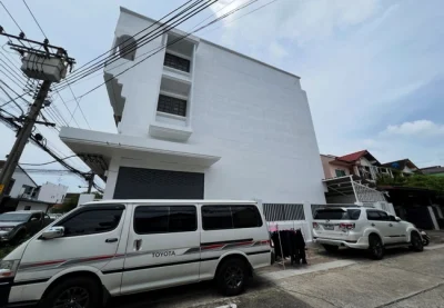ขายอาคารพาณิชย์ หมู่บ้านสินธร แฮปปี้แลนด์ บางกะปิ กรุงเทพมหานคร เนื้อที่ 25.4 ตร.ว. 3 ชั้น 2 น้ำ