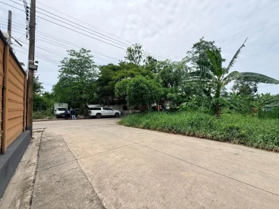 ขายด่วนที่ดินใกล้รพ.สินแพทย์ เทพารักษ์ 199 ตรว ติดถนนคอนกรีต 2 ด้าน แปลงมุม ซ.สินทวี เมืองสมุทรปราการ