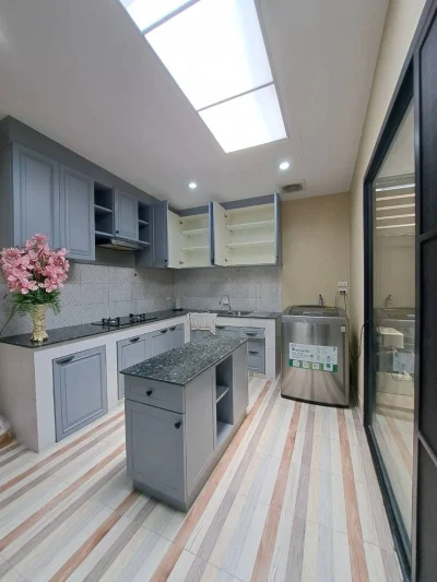 ให้เช่าบ้านใหม่ทั้งหลัง 3 ชั้น ครึ่งสไตล์ Loft Modern เพดานสูง พร้อมเฟอร์ 3 นอน 3 น้ำ บนถนนแจ้งวัฒนะ ใกล้รร. นานาชาติ ใกล้บีทีเอส สามัคคี สายชมพู A Spacious, Fully Furnished Townhome at Huas Niche for RENT on a golden location in CHAENGWATTANA district!!