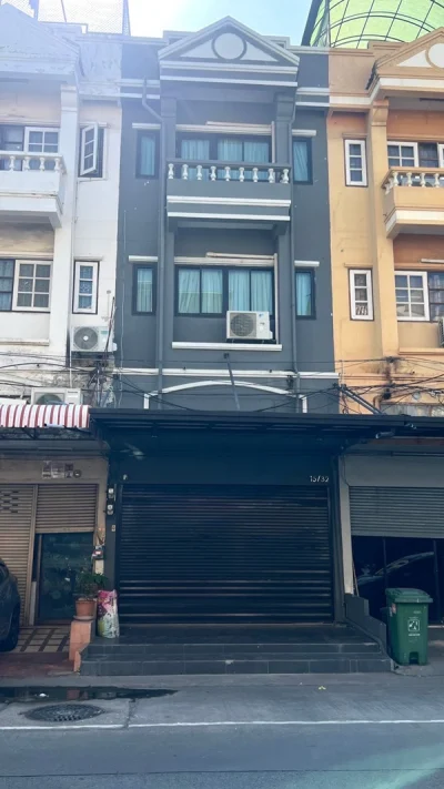 อาคารพาณิชย์ ตึกแถวให้เช่า 3 ชั้นครึ่ง หมู่บ้านกัญญาเฮ้าส์ ซอยด่านสำโรง62 โทร 0974563645
