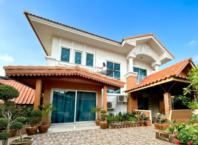 บ้านเดี่ยวหลังใหญ่ พื้นที่เยอะ ติดถนน 3 ด้าน พร้อมห้องสำหรับค้าขาย/เปิดออฟฟิศ