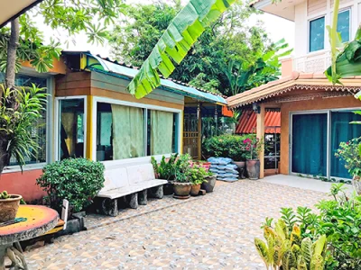 บ้านเดี่ยวหลังใหญ่ พื้นที่เยอะ ติดถนน 3 ด้าน พร้อมห้องสำหรับค้าขาย/เปิดออฟฟิศ