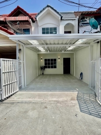 เจ้าของ) ขายทาวน์เฮ้าส์ตกแต่งใหม่ พร้อมอยู่ ราคาเพียง 2.29 ล้าน ฟรีโอน อยู่ซ.รามคำแหง142 ใกล้ทางด่วนมอเตอร์เวย์ บางนา-บางประอิน