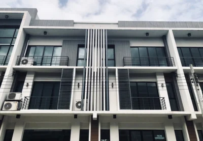 ขายโฮมออฟฟิศ หมู่บ้านซิลค์ทาวน์ สายไหม เนื้อที่ 24 ตร.ว. 3.5 ชั้น 3 นอน 3 น้ำ ทำเลดี
