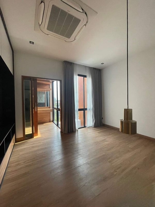 ขาวทาวน์โฮม 3 ชั้น จังหวัดเชียงใหม่ ในโครงการ U prompt ต.สันพระเนตร หลัง ม.พายัพ พร้อมเฟอร์นิเจอร์บิ้วอินทุกชั้น