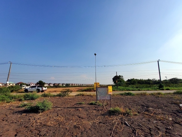 ขายด่วนที่ดินติดตลาดคลองสี่เมืองใหม่ 3 ไร่ ติดถนนคอนกรีตสาธารณะ ซ.คลองสี่ ตอ.1 อ.คลองหลวง จ.ปทุมธานี