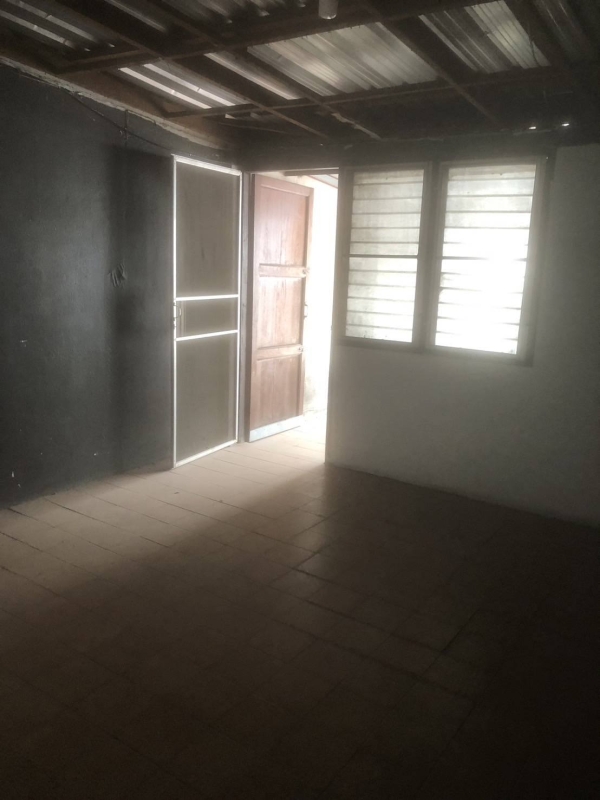 ขายอาคารติดคูเมืองเชียงใหม่  205 ตรว 85 ล้าน  สนใจติดต่อ โทร 0903179683