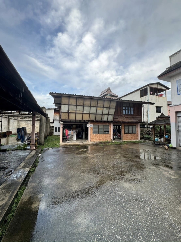 อาคาร ต.พระสิงห์ 246 ตรว. เช่าปีละ1.2ล้านขาย 65 ล้าน  ประกัน 500,000 บาท ทุก3ปีรับขึ้น 15% สนใจติดต่อโทน 0903179683