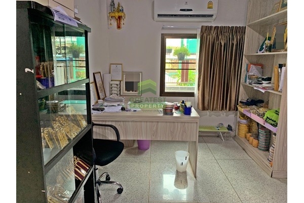 ขายบ้านทาวเฮาส์ ในหมู่บ้าน ถนนจรัญสนิทวงศ์ สภาพดีพร้อมอยู่ บ้านทาวเฮาส์ 3 ชั้น