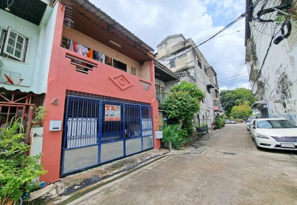 ขายทาวน์เฮ้าส์ ซอยลาดพร้าววังหิน 37 ลาดพร้าว กรุงเทพ เนื้อที่ 21 ตร.ว. 2 ชั้น 2 นอน 3 น้ำ