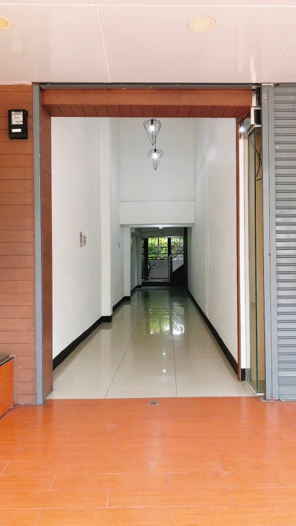 ขายอาคารพาณิชย์ 36 ตรว 1.6 ล้าน