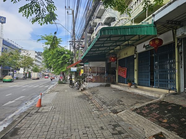 ขายตึกแถว อาคารพานิชย์ 2คูหา ใจกลางอุดมสุข ทำเลทอง เหมาะสำหรับใช้เป็นสำนักงาน คลินิค ร้านค้าต่างๆ หรือที่อยู่อาศัย