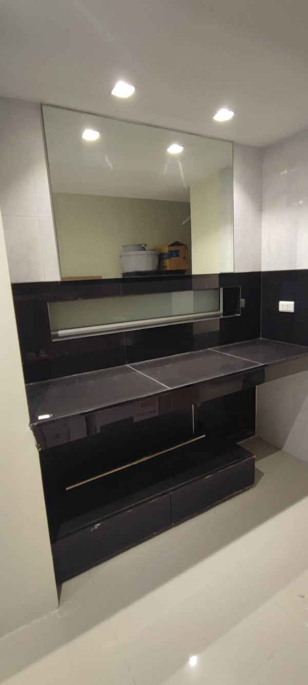 Rent Condo 3 Beds 4  Baths  area  265 sqm. Sukhumvit18