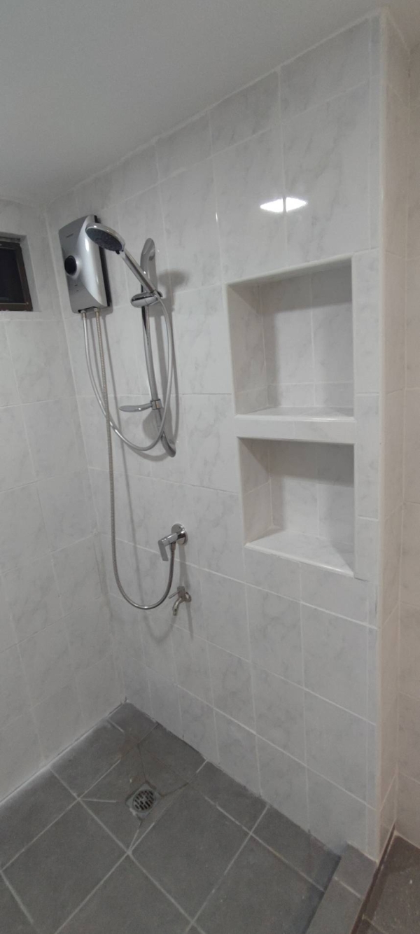 Rent Condo 3 Beds 4  Baths  area  265 sqm. Sukhumvit18