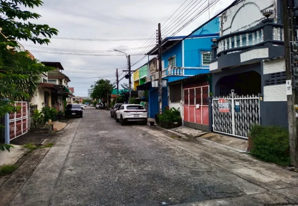 ขายทาวน์เฮ้าส์ หมู่บ้านรุ่งนภา 2 ซอยรามคำแหง 194 เนื้อที่ 21.5 ตร.ว. 2 ชั้น 2 นอน 2 น้ำ