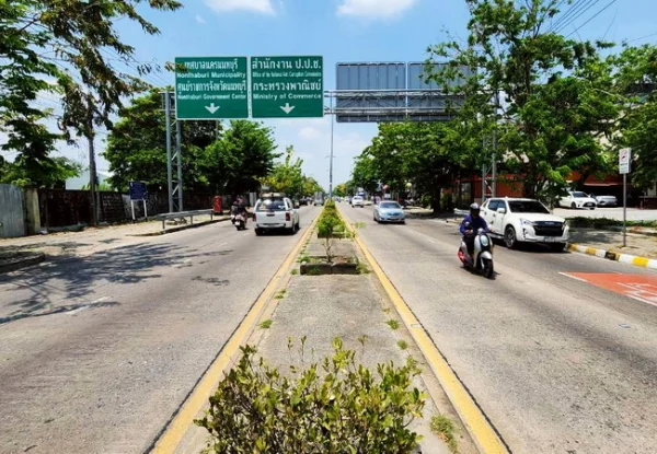 ขายที่ดิน 920 ตร.ว. ติดถนนนนทบุรี 1(ถนนสนามบินน้ำ) ตำบลท่าทราย อำเภอเมือง นนทบุรี