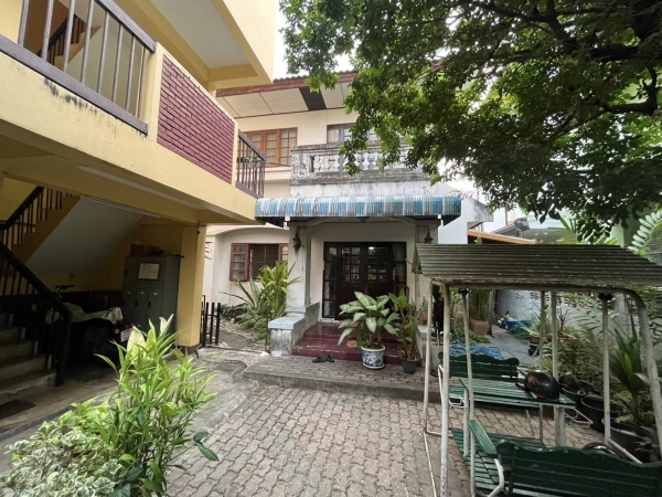 ขายที่ดินใจกลางเมืองเชียงใหม่ในคูเมือง) 126 ตรว 19 ล้าน พร้อมโอน เดินทางง่าย ใกล้ตลาด และใกล้โซนท่องเที่ยว โซนเดียวกับช้างม่อย และประตูท่าแพ