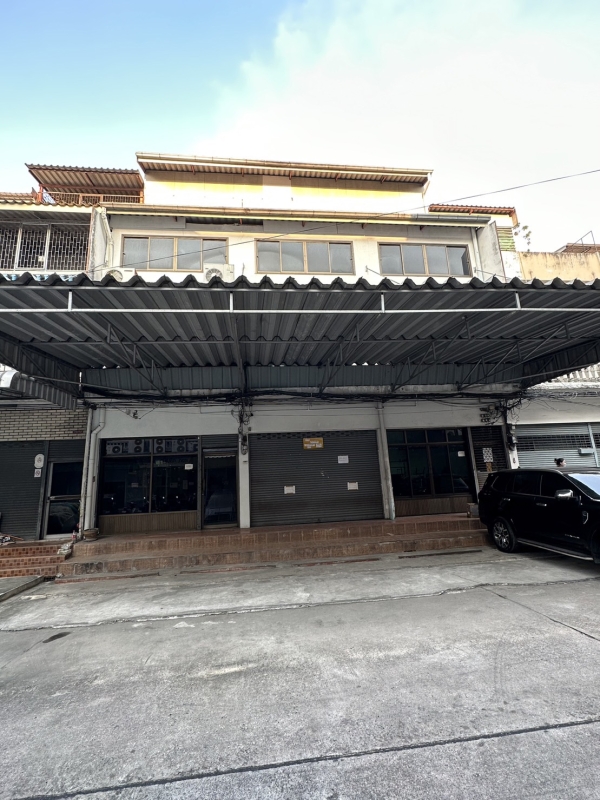 Shophouse for sale 3 units Lat Phrao Road 