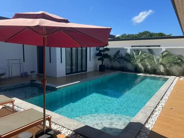 Luxury villa with a private swimming pool for sale in Phuket City. Conveniently located near shopping areas, Robinson, and ICONSIAM. For inquiries, please call 096-265-3964