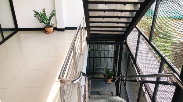 ขายอาคารในคูเมืองเชียงใหม่ 44 ตรว 28 ล้านโอนคนครึ่ง)