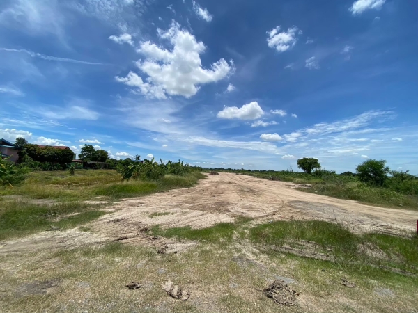 Vายด่วน ที่ดินใกล้วงแหวนกาญจนาฯ 9 ไร่เศษ ติดถนนคอนกรีตสาธารณะซ.คูขวาง 11 อ.ลาดหลุมแก้ว จ.ปทุมธานี