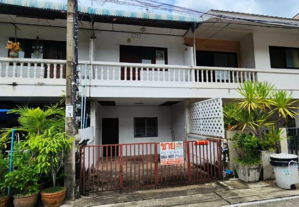 ขายทาวน์เฮ้าส์ ซอยเรวดี 32 ถนนรัตนาธิเบศร์ เมืองนนทบุรี เนื้อที่ 16 ตร.ว. 2 ชั้น 2 นอน 2 น้ำ