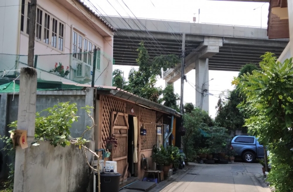 Sale land with area 60 sq.wah special price at Sukhumvit 54-50 entrance to soi BTS Onnut - Phrakhanong