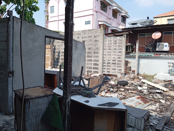 Sale land with area 60 sq.wah special price at Sukhumvit 54-50 entrance to soi BTS Onnut - Phrakhanong