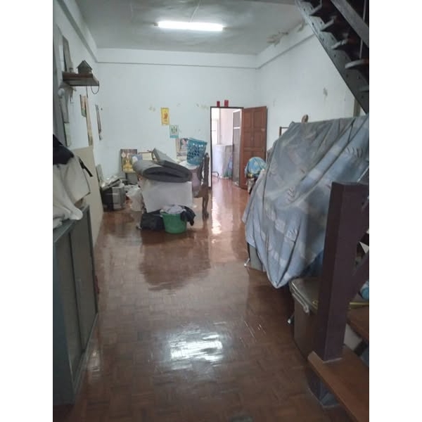 ขายอาคารพาณิชย์ ใกล้วัดพระสิงห์ คูเมืองเชียงใหม่ด้านใน  20 ตรว 13ล้าน