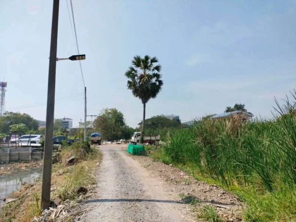 ขายด่วนที่ดินเมืองปทุม 112 ตรว ติดถนนสาธารณะ ซ.ทวีสุข 3/4 ต.บ้านกลาง จ.ปทุมธานี