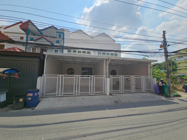 บ้านพหลโยธิน ทำเลดี สไตล์มินิมอล