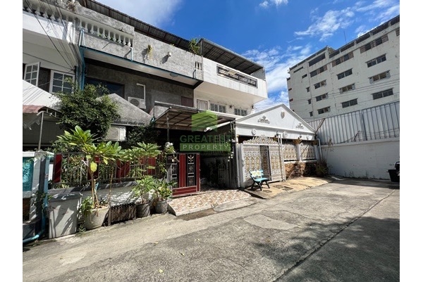 Nice Town House 3 storey on sale in village Charansanitwong Road 3-story Townhouse for sale