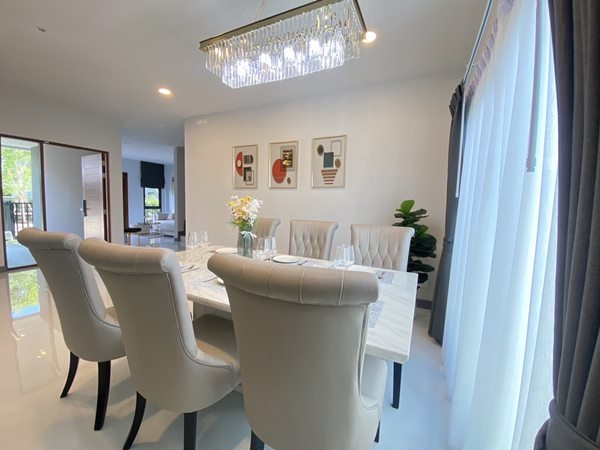 ขาย  The city บางนา โครงการใหม่  บ้านใหม่ ยังไม่เข้าอยู่ ) หลังเมกา บางนา พร้อมตกแต่งทั้งหลัง เฟอร์ครบ โทร 085-9362647