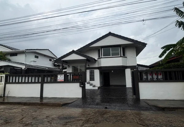 ขายและให้เช่าบ้านเดี่ยว หมู่บ้านสวนพงษ์เพชร ซอยแจ้งวัฒนะ 43 เนื้อที่ 56 ตร.ว. 2 ชั้น 3 นอน 2 น้ำ