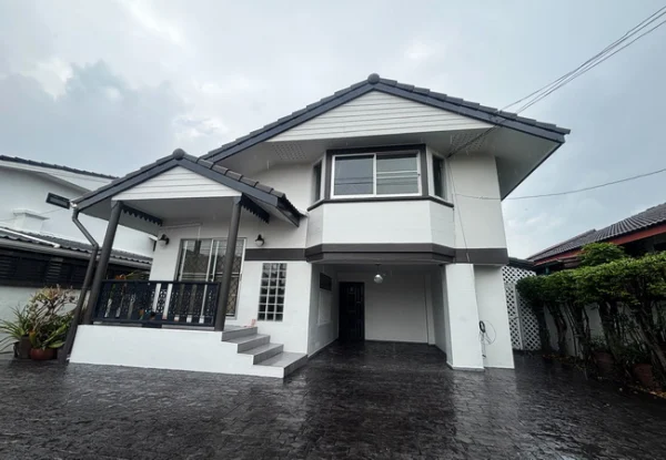 ขายและให้เช่าบ้านเดี่ยว หมู่บ้านสวนพงษ์เพชร ซอยแจ้งวัฒนะ 43 เนื้อที่ 56 ตร.ว. 2 ชั้น 3 นอน 2 น้ำ